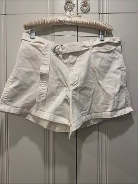 GAP 4in High-Waist Cream Belted Cotton Shorts